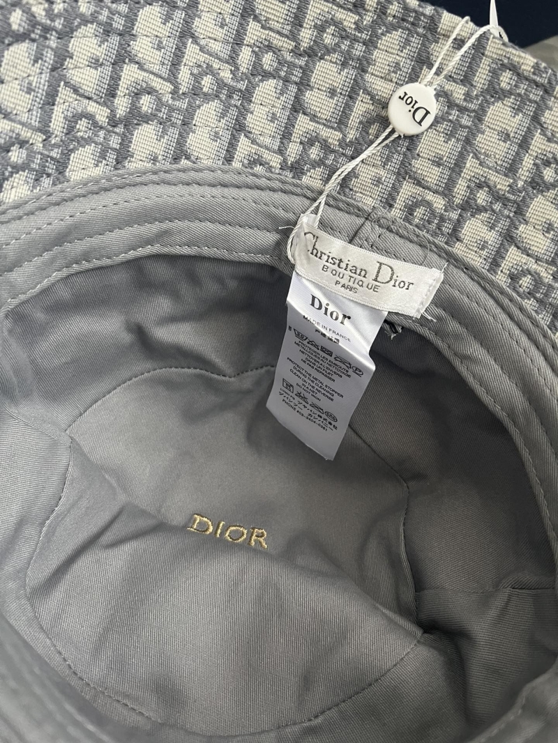 CHRISTIAN DIOR